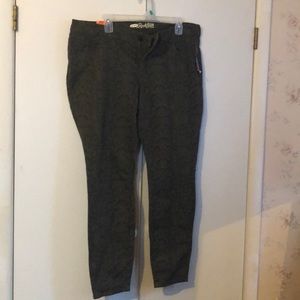 Snakeprint Old Navy Rockstar jeans NWT Size 18
